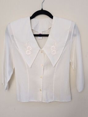 Vintage-Inspired White Embroidered Collar Blouse
